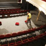 13.07.2020 Kielce. Teatr im. Stefana Żeromskiego. Demontaż widowni przed remontem / Jarosław Kubalski / Radio Kielce