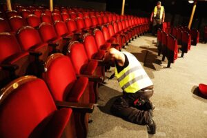 13.07.2020 Kielce. Teatr im. Stefana Żeromskiego. Demontaż widowni przed remontem / Jarosław Kubalski / Radio Kielce