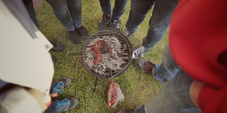 16.05.2016 Studenci rozpoczęli Juwenalia. Wielkie grillowanie w Miasteczku UJK / Jarosław Kubalski / Radio Kielce