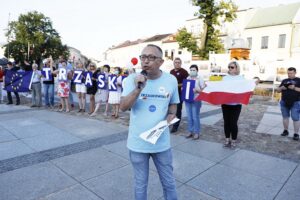 10.07.2020 Kielce. Platforma Obywatelska podsumowała kampanie wyborczą Rafała Trzaskowskiego. Szef świętokrzyskiej PO Artur Gierada / Jarosław Kubalski / Radio Kielce