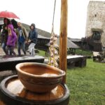 11.07.2020 Chęciny. Zamek. Turyści / Jarosław Kubalski / Radio Kielce