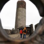 11.07.2020 Chęciny. Zamek. Turyści / Jarosław Kubalski / Radio Kielce