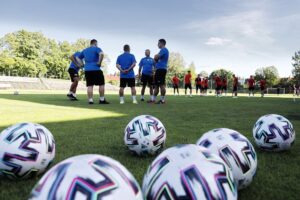 30.07.2020. Kielce. Stadion przy ulicy Szczepaniaka. Trening piłkarzy Korony / Jarosław Kubalski / Radio Kielce