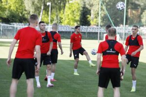 30.07.2020. Kielce. Stadion przy ulicy Szczepaniaka. Trening piłkarzy Korony / Jarosław Kubalski / Radio Kielce