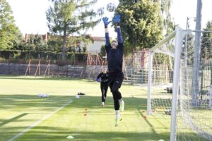 30.07.2020. Kielce. Stadion przy ulicy Szczepaniaka. Trening piłkarzy Korony / Jarosław Kubalski / Radio Kielce