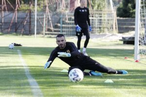 30.07.2020. Kielce. Stadion przy ulicy Szczepaniaka. Trening piłkarzy Korony / Jarosław Kubalski / Radio Kielce