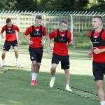 30.07.2020. Kielce. Stadion przy ulicy Szczepaniaka. Trening piłkarzy Korony / Jarosław Kubalski / Radio Kielce