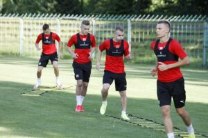 30.07.2020. Kielce. Stadion przy ulicy Szczepaniaka. Trening piłkarzy Korony / Jarosław Kubalski / Radio Kielce