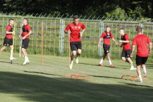 30.07.2020. Kielce. Stadion przy ulicy Szczepaniaka. Trening piłkarzy Korony / Jarosław Kubalski / Radio Kielce