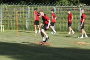 30.07.2020. Kielce. Stadion przy ulicy Szczepaniaka. Trening piłkarzy Korony / Jarosław Kubalski / Radio Kielce