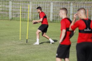 30.07.2020. Kielce. Stadion przy ulicy Szczepaniaka. Trening piłkarzy Korony / Jarosław Kubalski / Radio Kielce