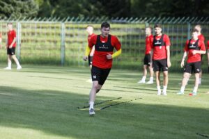 30.07.2020. Kielce. Stadion przy ulicy Szczepaniaka. Trening piłkarzy Korony / Jarosław Kubalski / Radio Kielce