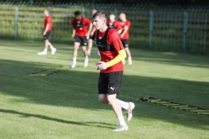 30.07.2020. Kielce. Stadion przy ulicy Szczepaniaka. Trening piłkarzy Korony / Jarosław Kubalski / Radio Kielce