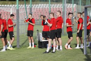 30.07.2020. Kielce. Stadion przy ulicy Szczepaniaka. Trening piłkarzy Korony / Jarosław Kubalski / Radio Kielce