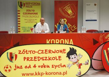 31.07.2020 Kielce. Wiceminister sportu Anna Krupka i prezes stowarzyszenia KKP Korona Kielce Robert Stachura podczas konferencji prasowej / Jarosław Kubalski / Radio Kielce