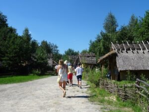 05.07.2020. Kopiec. Otwarcie wioski neolitycznej dla turystów / Emilia Sitarska / Radio Kielce