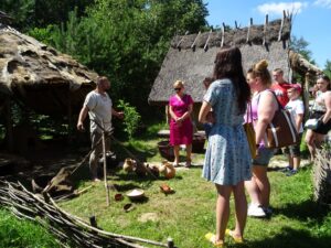 05.07.2020. Kopiec. Otwarcie wioski neolitycznej dla turystów / Emilia Sitarska / Radio Kielce