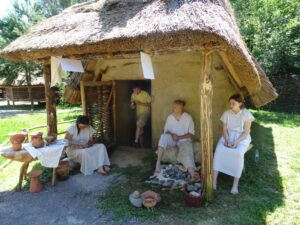 05.07.2020. Kopiec. Otwarcie wioski neolitycznej dla turystów / Emilia Sitarska / Radio Kielce