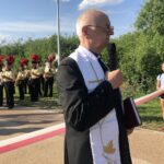 10.07.2020. Staszów. Otwarcie Parku im. Górników Siarkowych. Na zdjęciu: ks. Edward Zieliński - proboszcz parafii św. Barbary w Staszowie / Grażyna-Szlęzak-Wójcik / Radio Kielce