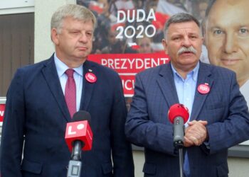 13.07.2020. Ostrowiec Św. Na zdjęciu (od lewej): Jarosław Rusiecki - senator PiS, Andrzej Kryj - poseł PiS / Emilia Sitarska / Radio Kielce