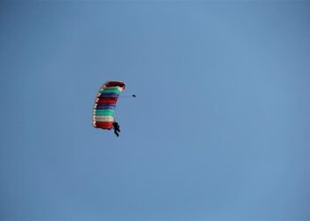 04.09.2016 Polichno. Święto Lotników. Pokazy lotników i spadochroniarzy / Agnieszka Olech / Urząd miasta i gminy Chęciny