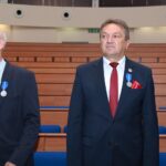 31.07.2020. Kielce. Wręczenie państwowych odznaczeń. Na zdjęciu (od lewej): Jacek Kuzia i Mirosław Gębski - starosta kielecki / Magdalena Blicharska / Radio Kielce