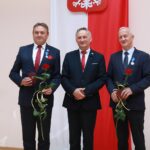 31.07.2020. Kielce. Wręczenie państwowych odznaczeń. Na zdjęciu (od lewej): Mirosław Gębski - starosta kielecki, Zbigniew Koniusz - wojewoda świętokrzyski i Jacek Kuzia / Magdalena Blicharska / Radio Kielce