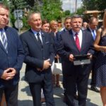 24.07.2020. Ostrowiec Św. Otwarcie nowego SOR-u. Na zdjęciu (od lewej): Jarosław Rusiecki - senator PiS, Zbigniew Koniusz - wojewoda świętokrzyski, Andrzej Kryj - poseł PiS, Sylwia Kula - asystentka posła Andrzeja Kryja / Emilia Sitarska / Radio Kielce