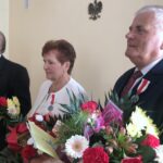 30.07.2020. Sandomierz. Wręczenie medali za Zasługi dla Obronności Kraju. Na zdjęciu (od lewej): odznaczeni Ryszard Gorycki, Marta i Zdzisław Oszczudłowscy / Grażyna-Szlęzak-Wójcik / Radio Kielce