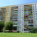 30.07.2020. Ostrowiec Św. Blok przy ul. Radwana 13 / Emilia Sitarska / Radio Kielce