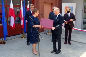 24.07.2020. Ostrowiec Św. Otwarcie nowego SOR-u. Na zdjęciu (od lewej): Marzena Dębniak - starosta ostrowiecki, Zbigniew Koniusz - wojewoda świętokrzyski / Emilia Sitarska / Radio Kielce