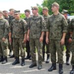 18.07.2020. Ostrowiec Świętokrzyski. Szkolenie żołnierzy WOT na zaporze na rzece Kamiennej / Emilia Sitarska / Radio Kielce