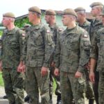 18.07.2020. Ostrowiec Świętokrzyski. Szkolenie żołnierzy WOT na zaporze na rzece Kamiennej / Emilia Sitarska / Radio Kielce