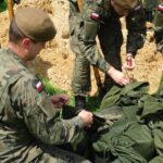 18.07.2020. Ostrowiec Świętokrzyski. Szkolenie żołnierzy WOT na zaporze na rzece Kamiennej / Emilia Sitarska / Radio Kielce