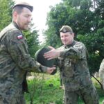 18.07.2020. Ostrowiec Świętokrzyski. Szkolenie żołnierzy WOT na zaporze na rzece Kamiennej / Emilia Sitarska / Radio Kielce