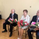 30.07.2020. Sandomierz. Wręczenie medali za Zasługi dla Obronności Kraju. Na zdjęciu (od lewej): płk Artur Gołębiowski Wojskowy Komendant Uzupełnień  w Sandomierzu i odznaczeni medalami Ryszard Gorycki, Marta i Zdzisław Oszczudłowscy / Grażyna-Szlęzak-Wójcik / Radio Kielce