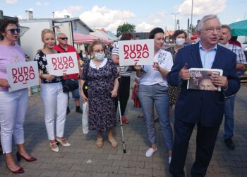 04.07.2020. Starachowice. Konferencja posła Krzysztofa Lipca. Na zdjęciu: poseł Krzysztof Lipiec, radna Agnieszka Kuś, radna Marta Zięba / Anna Głąb / Radio Kielce