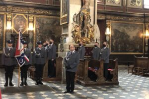 14.07.2020. Sandomierz. Święto Policji. Na zdjęciu (w środku): Ryszard Komański - komendant powiatowy policji w Sandomierzu / Grażyna Szlęzak-Wójcik / Radio Kielce