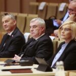 14.07.2020. Kielce. Sesja Sejmiku Województwa świętokrzyskiego.  Na zdjęciu (od lewej): Zbigniew Koniusz - wojewoda świętokrzyski, Andrzej Bętkowski - marszałek województwa świętokrzyskiego, Renata Janik - wicemarszałek województwa świętokrzyskiego / Wiktor Taszłow / Radio Kielce