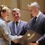 14.07.2020. Kielce. Sesja Sejmiku Województwa świętokrzyskiego. Na zdjęciu (od lewej): Klaudia Wawrzycka - Korona Handball Kielce, Andrzej Pruś - przewodniczący sejmiku województwa, Zbigniew Koniusz - wojewoda świętokrzyski / Wiktor Taszłow / Radio Kielce