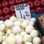 14.07.2020. Kielce. Owoce i warzywa na bazarach / Wiktor Taszłow / Radio Kielce