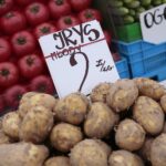 14.07.2020. Kielce. Owoce i warzywa na bazarach / Wiktor Taszłow / Radio Kielce