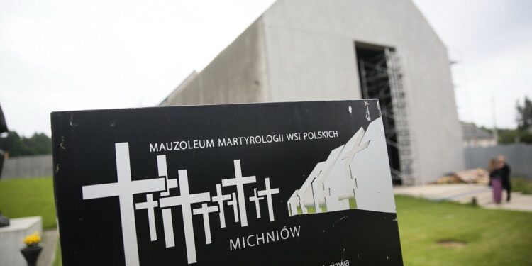 18.06.2020. Michniów. Budowa Mauzoleum Martyrologii Wsi Polskich / Wiktor Taszłow / Radio Kielce