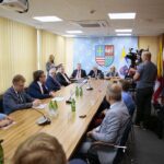 15.07.2020. Kielce. Podpisanie umów dotyczących informatyzacji placówek medycznych / Wiktor Taszłow / Radio Kielce