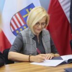 15.07.2020. Kielce. Podpisanie umów dotyczących informatyzacji placówek medycznych. Na zdjęciu: Renata Janik - wicemarszałek województwa świętokrzyskiego / Wiktor Taszłow / Radio Kielce