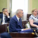 16.07.2020. Kielce. Absolutoryjna sesja Rady Miasta Kielce. Na zdjęciu (od lewej): Marcin Różycki - zastępca prezydenta Kielc, Bogdan Wenta - prezydent Kielc i Bożena Szczypiór - zastępca prezydenta Kielc / Wiktor Taszłow / Radio Kielce