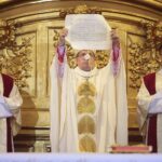 18.07.2020. Kielce. Święcenia biskupie ks. Henryka Jagodzińskiego w Bazylice Katedralnej w Kielcach. Na zdjęciu (w środku): abp Jan Romeo Pawłowski / Wiktor Taszłow / Radio Kielce