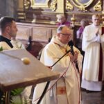 18.07.2020. Kielce. Święcenia biskupie ks. Henryka Jagodzińskiego w Bazylice Katedralnej w Kielcach. Na zdjęciu (w środku): ks. Henryk Jagodziński / Wiktor Taszłow / Radio Kielce