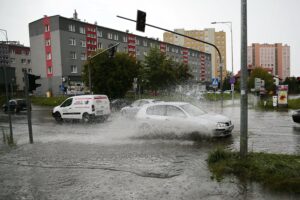 19.07.2020. Kielce. Zalane skrzyżowane Jagiellońskiej i Hożej / Wiktor Taszłow / Radio Kielce