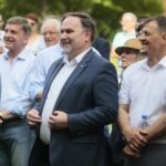 18.07.2020. Tokarnia. Piknik zwycięstwa. Na zdjęciu (w środku): Marek Kwitek - poseł PiS / Wiktor Taszłow / Radio Kielce